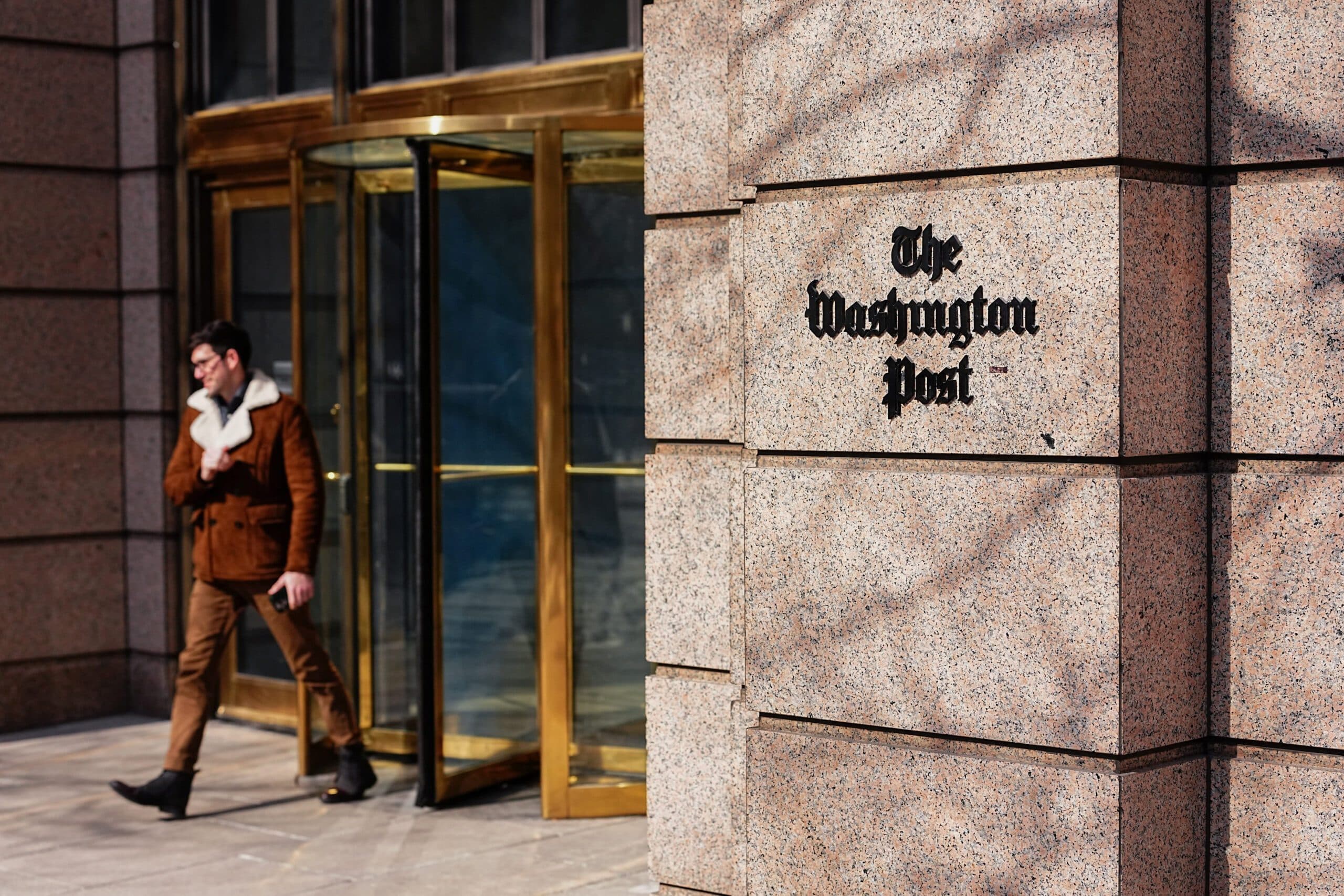 Washington Post Cuts Staff Amid Financial Crisis