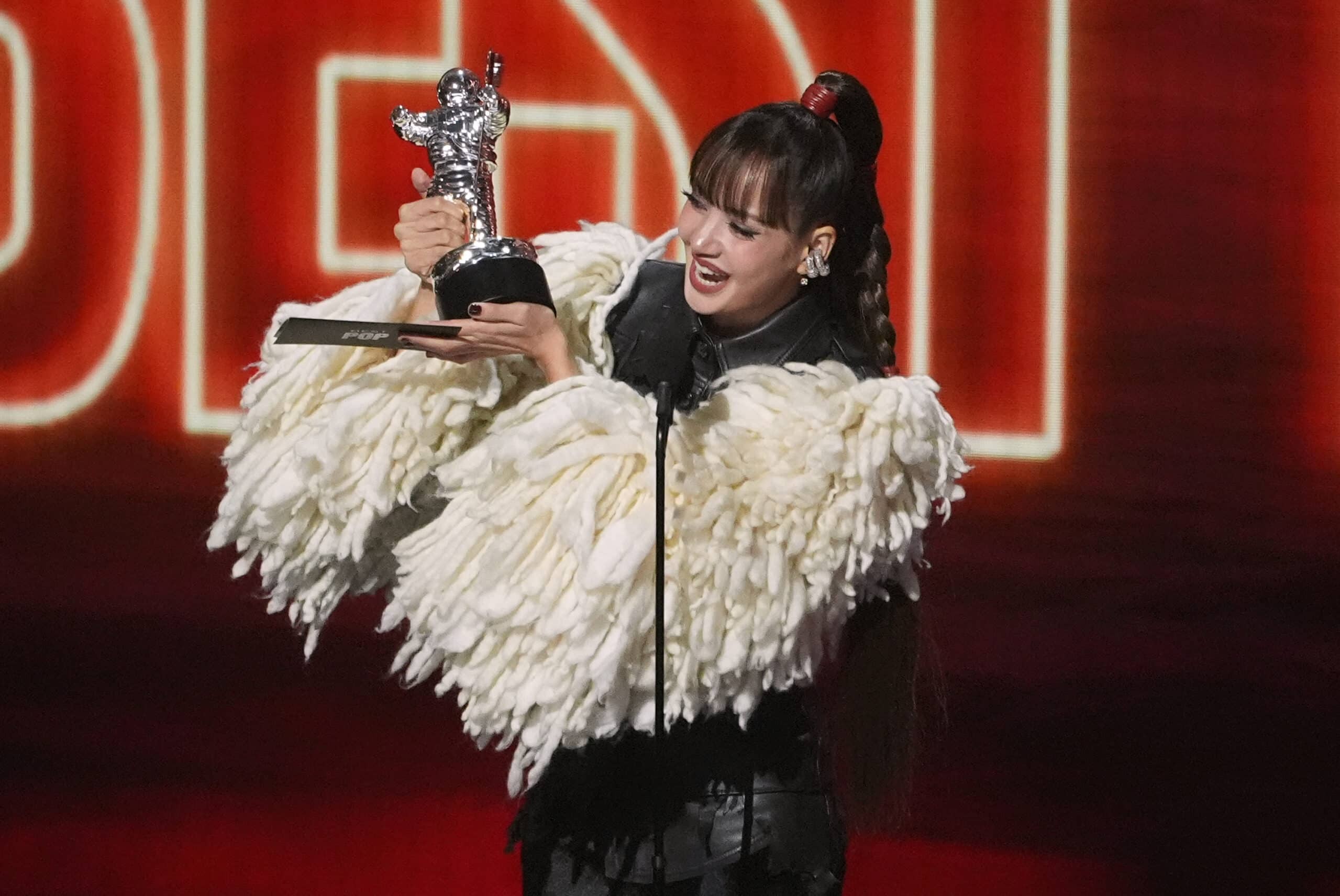 Madonna Opens 2026 MTV VMAs With a Bang, LISA Takes First Award